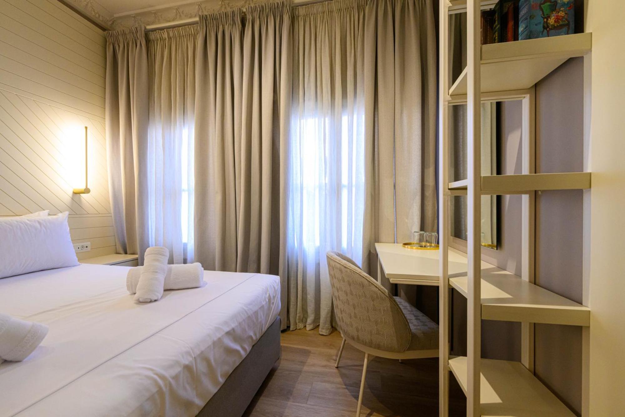 Blueblood - The Rooms Kalamata Exteriör bild